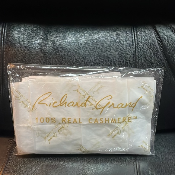 Richard Grand NWT 100% Modal Scarf - Picture 11 of 11